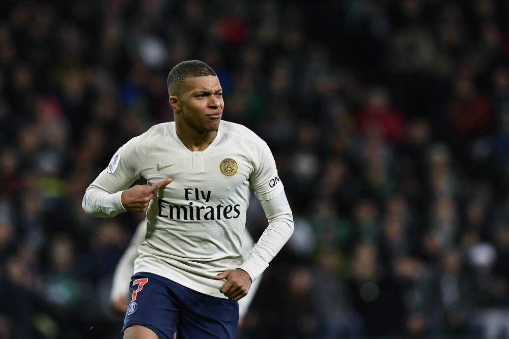 谁会希望让梅西难过呢？队报：球迷教师用梅西表情包给学生打分